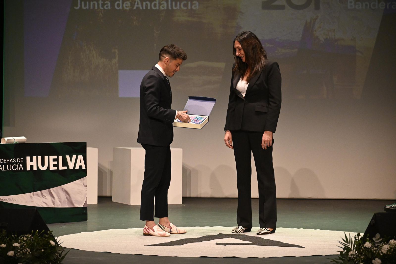 Premios de las Banderas de Andalucía en Huelva, en imágenes