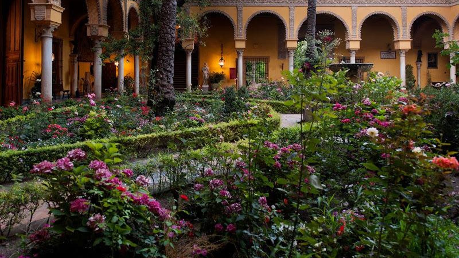 Patio del Palacio de Dueñas.