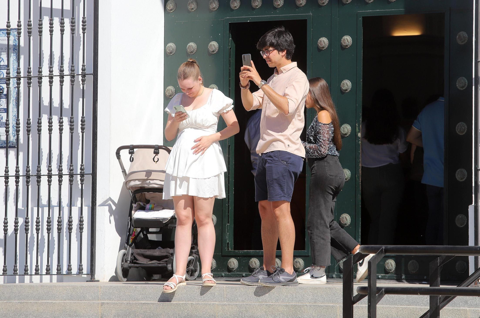 Imágenes del ambiente en la aldea de El Rocío en la mañana del domingo