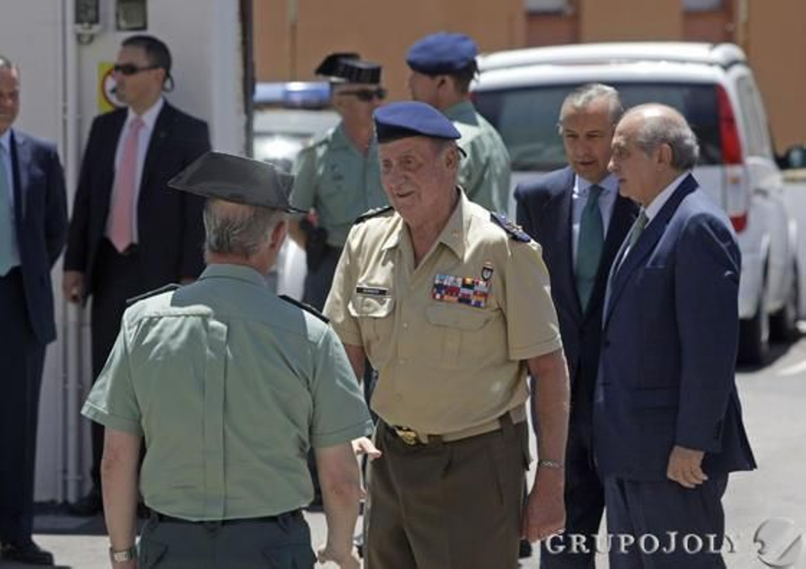 Don Juan Carlos muestra su apoyo a los pescadores y a la Guardia Civil por el trabajo que realizan./Erasmo Fenoy