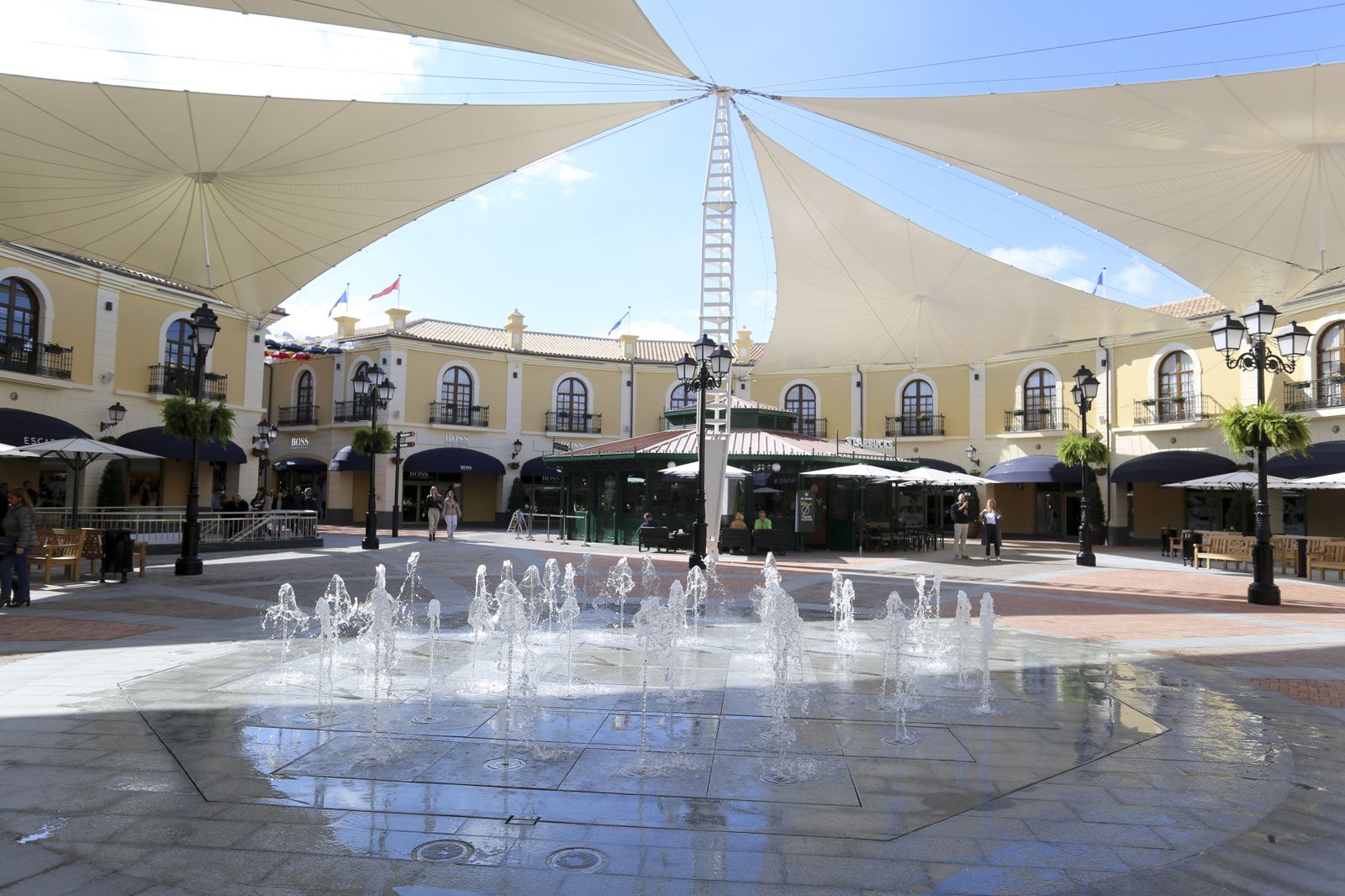 Las fotos de la inauguración del 'outlet' de Plaza Mayor