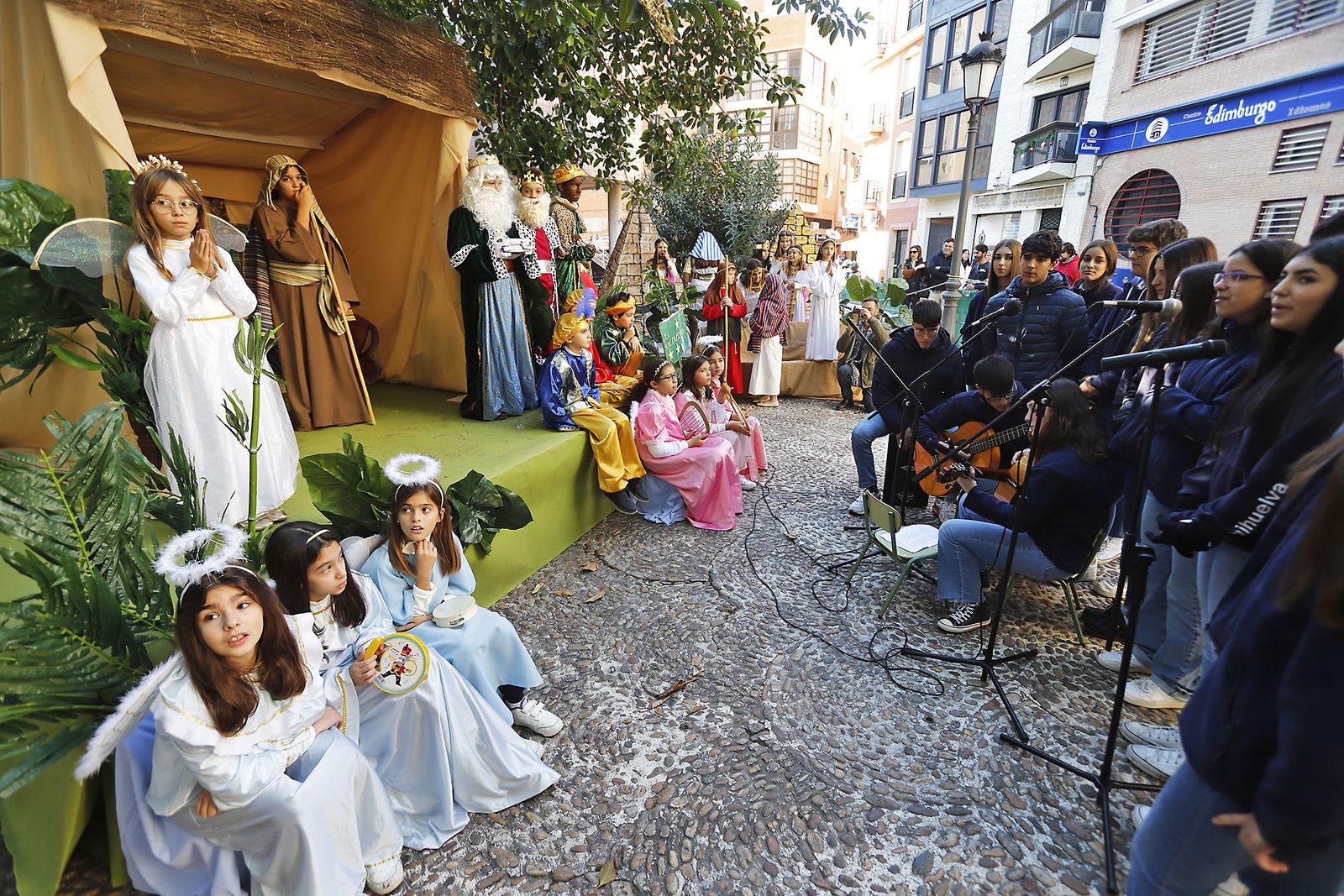 Imágenes del Belén Viviente del Colegio María Inmaculada en la Plaza Niña