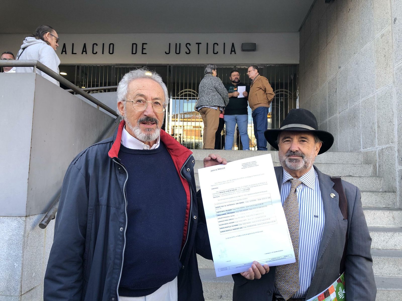 Aurelio González (izquierda), en octubre pasado, ante la Audiencia Provincia.