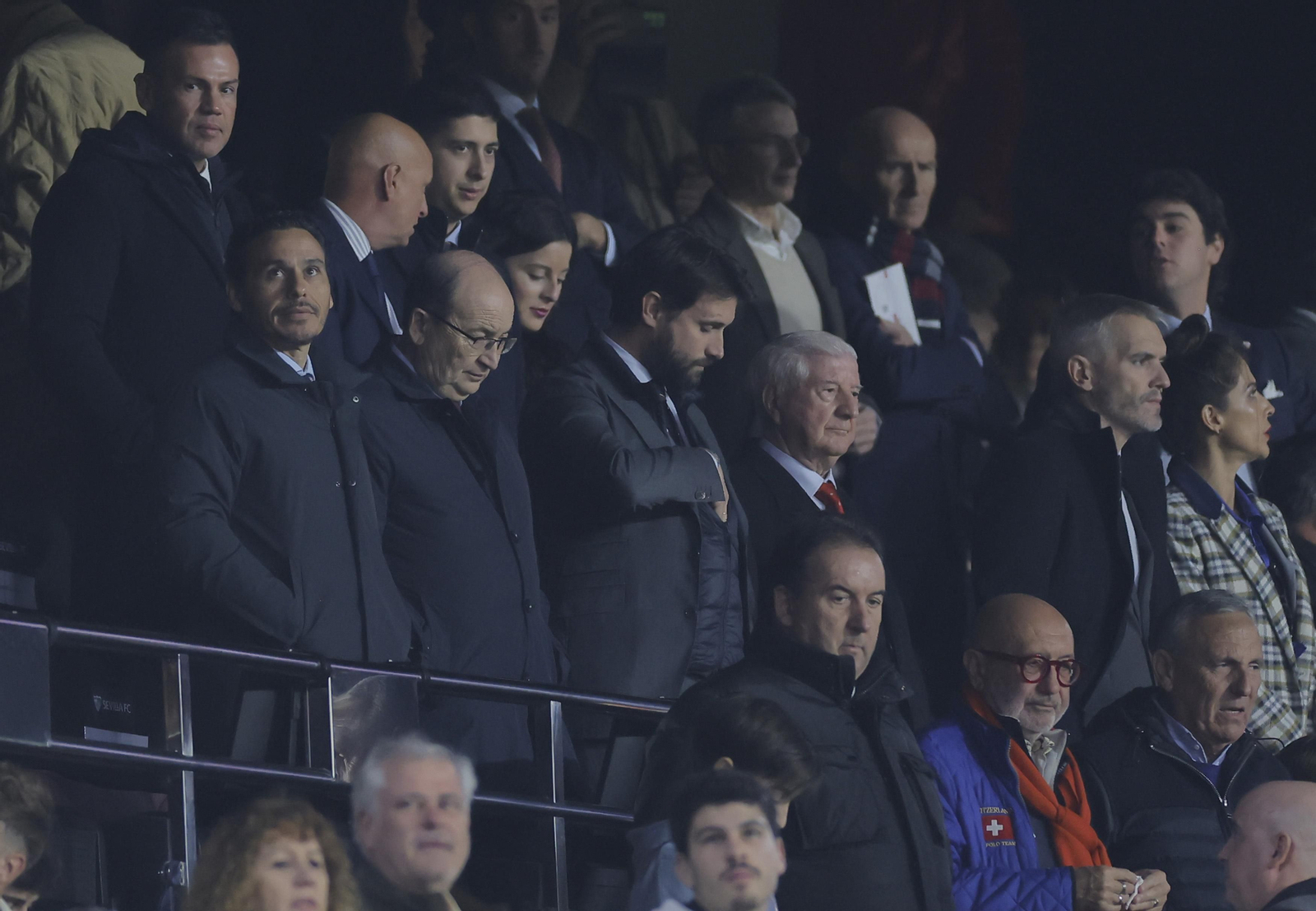 Castro, en el palco del Ramón Sánchez-Pizjuán junto a Del Nido Carrasco, su relevo presidencial.