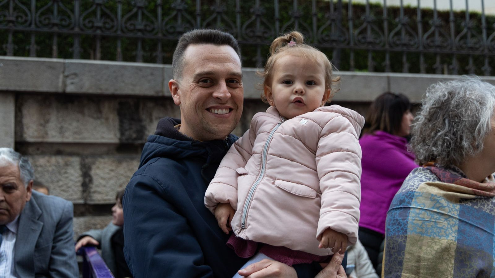 Los cofrades se rinden ante los grandes pasos de misterio del Lunes Santo