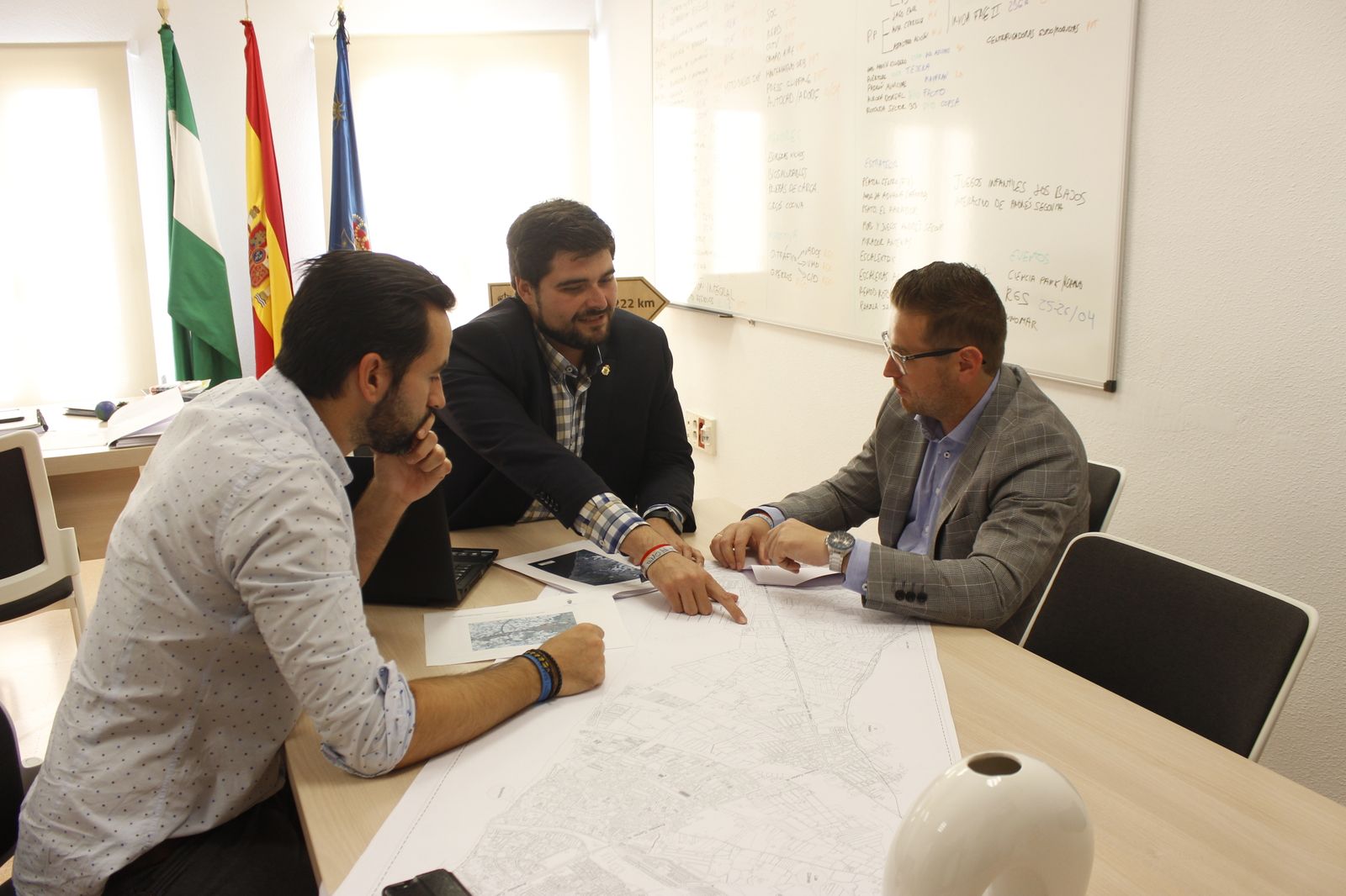 Reunión técnica con la participación de los ediles Gutiérrez y Llamas.