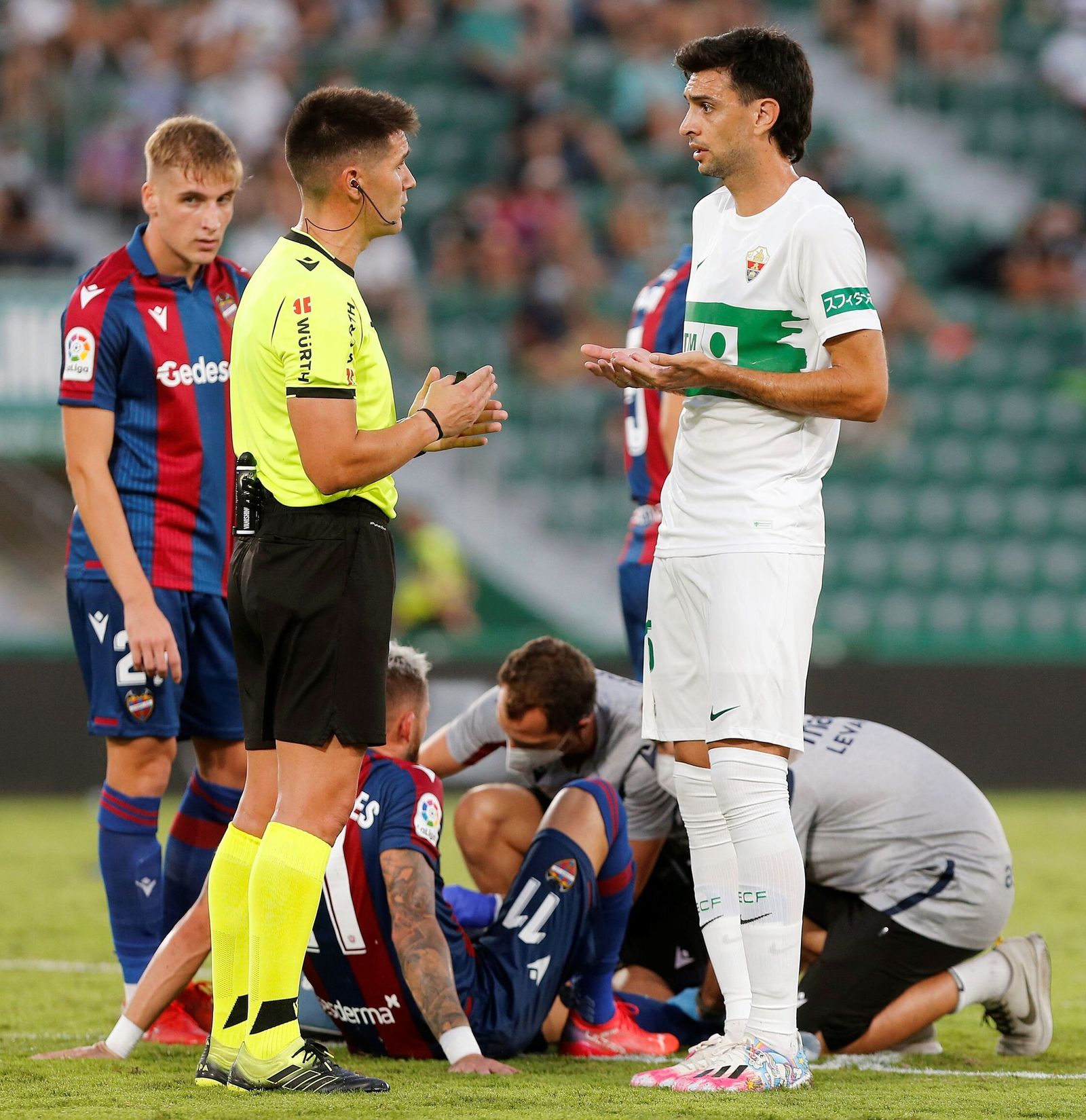 Ortiz Arias dialoga con Pastore.
