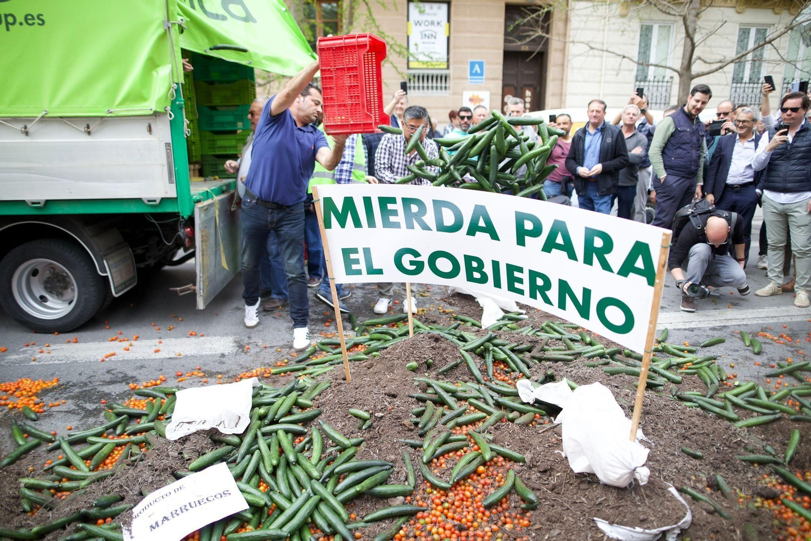Las mejores fotos de la tractorada de Granada de este Viernes de Dolores