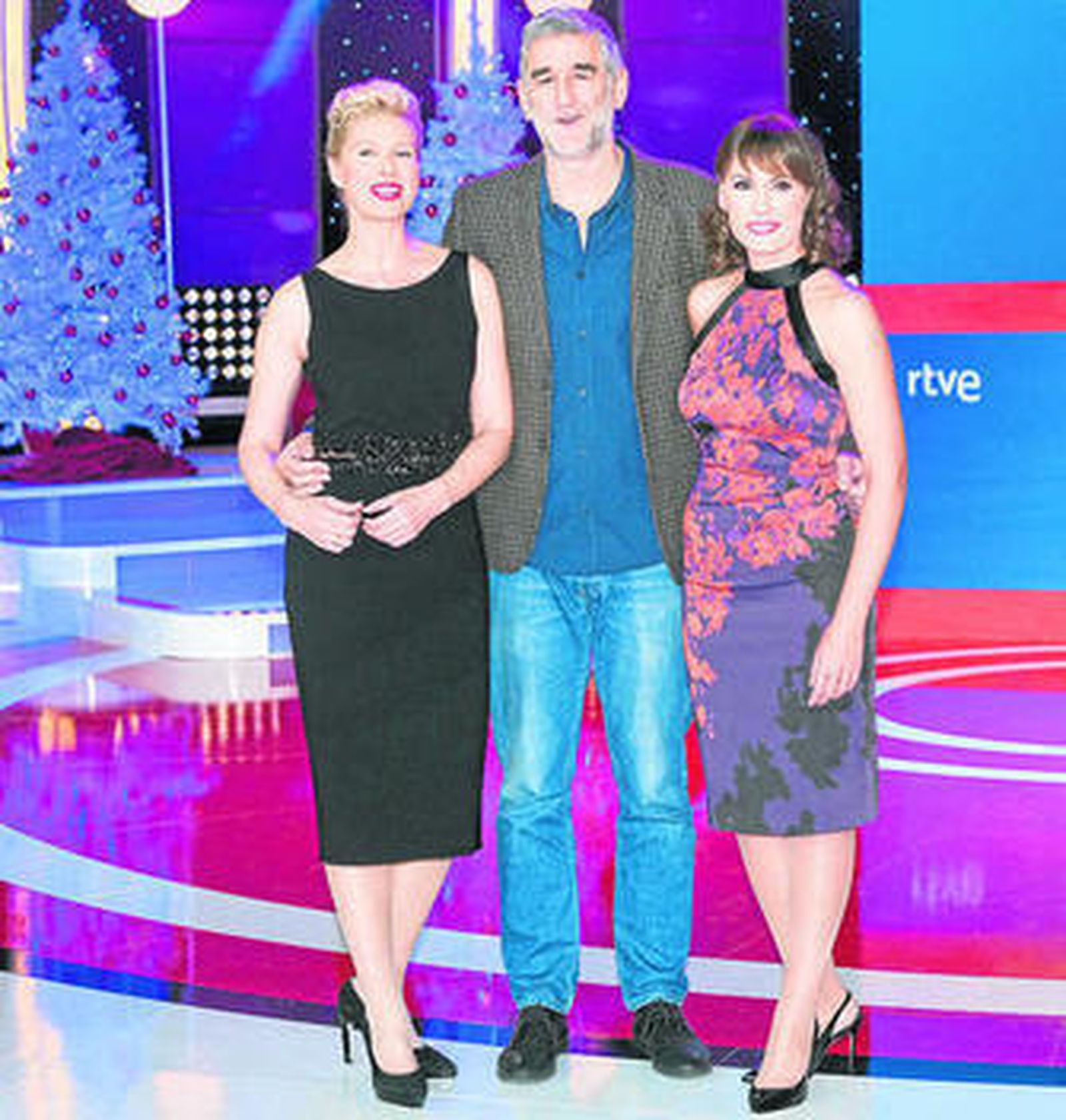 Los presentadores: Igartiburu, Iturriaga y Carolina Casado.