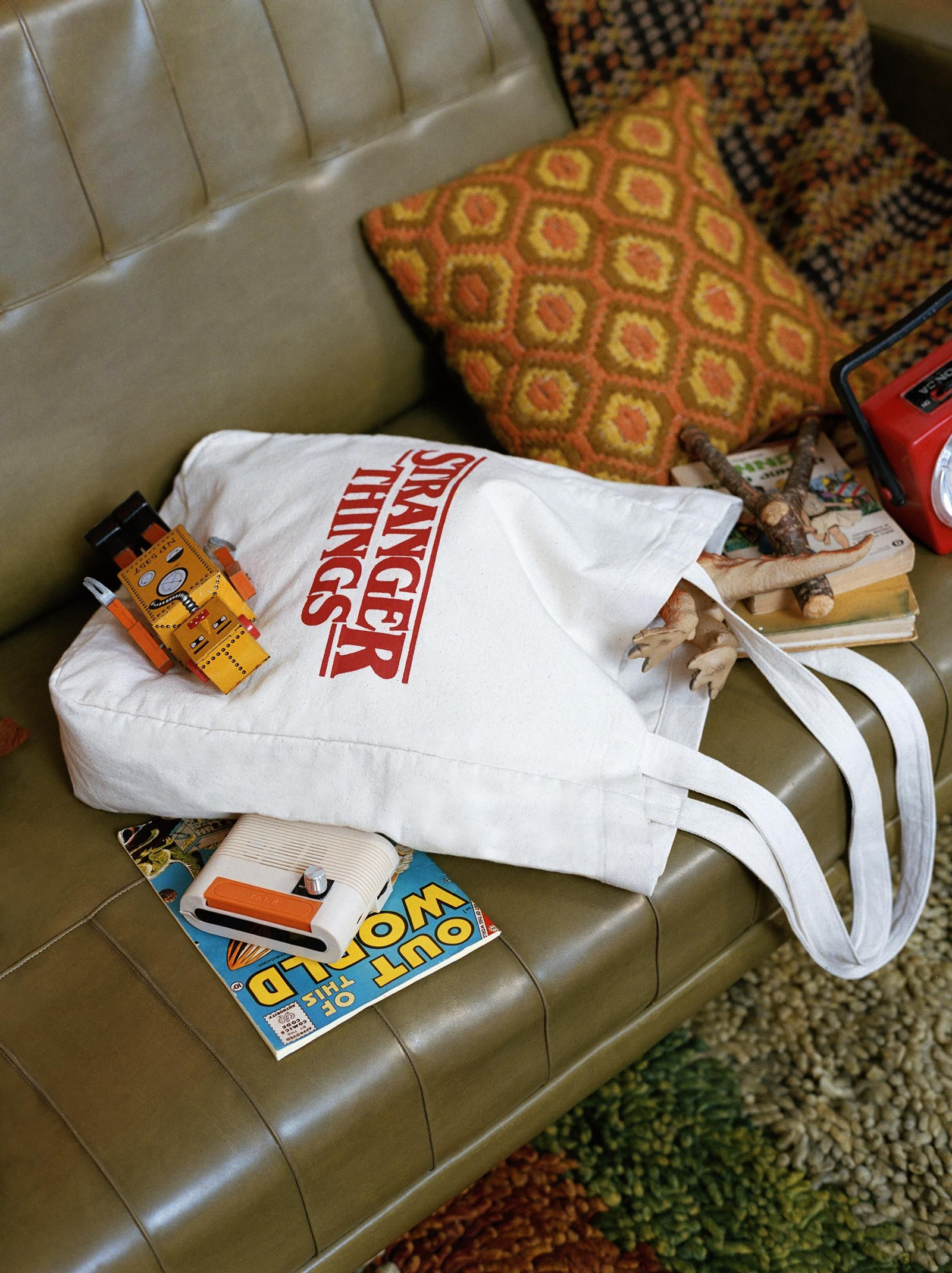 Si eres fan de Stranger Things no puedes perderte la nueva colección de Pull and Bear, ni su editorial