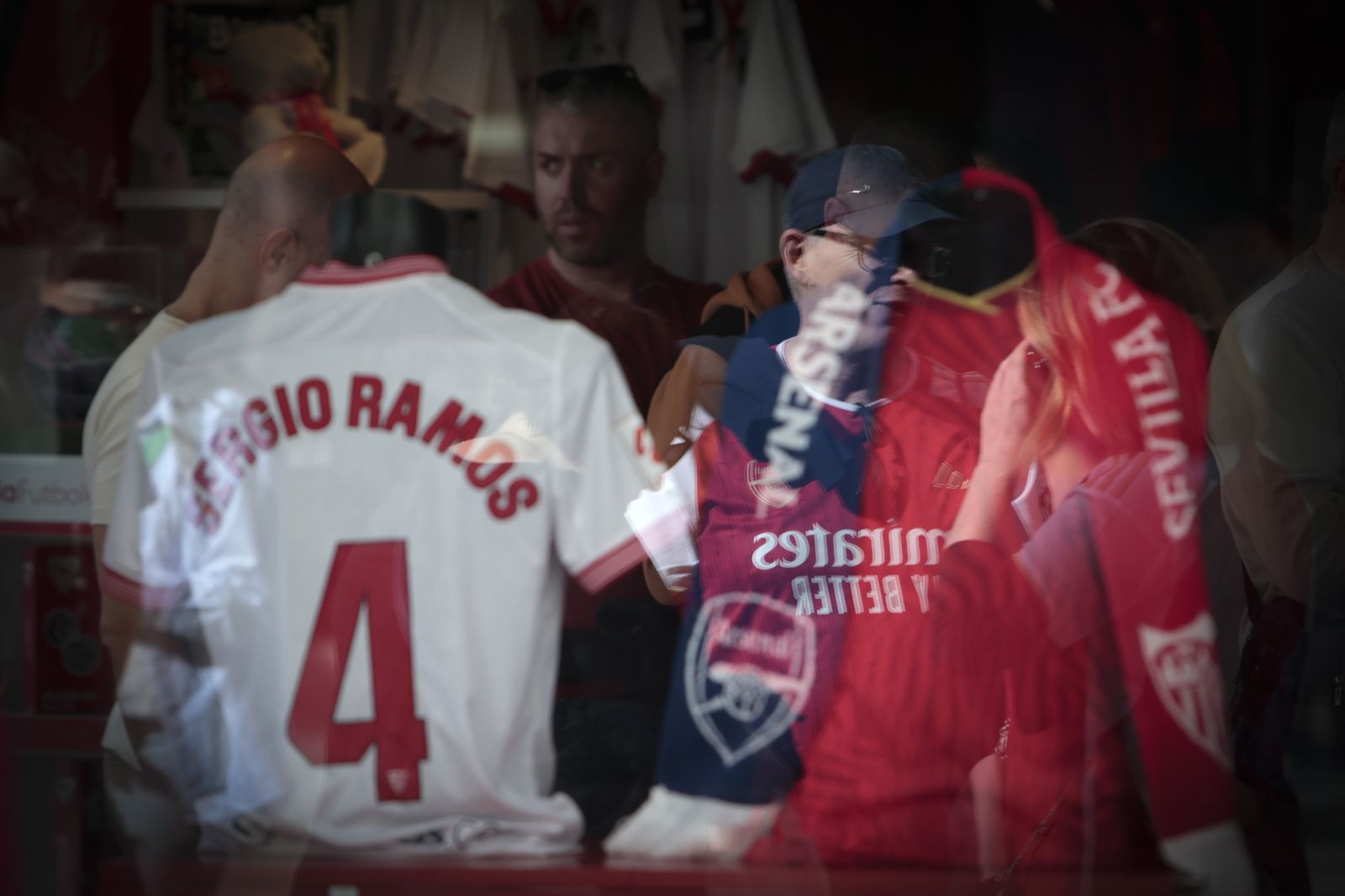 Aficionados del Arsenal en Sevilla