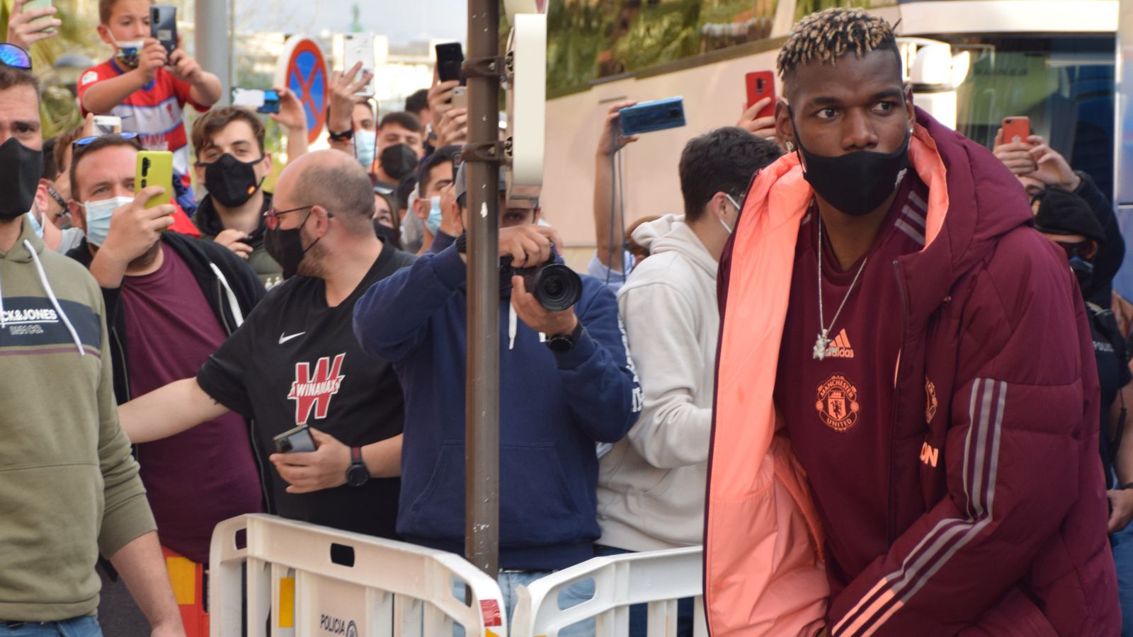 Fotos: así ha sido la llegada del Manchester United a Granada