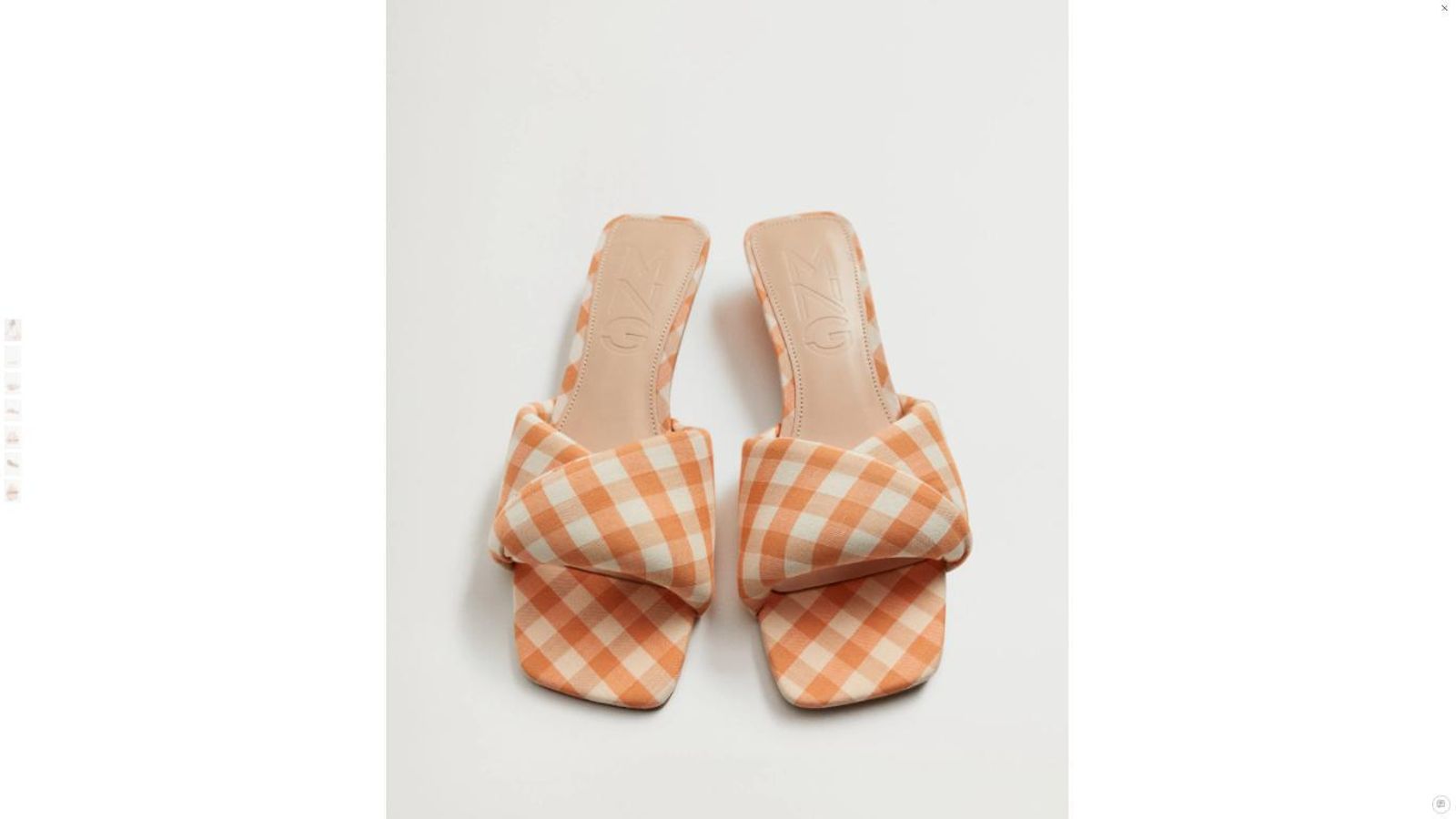 Sandalias mule de cuadros vichy de Mango.