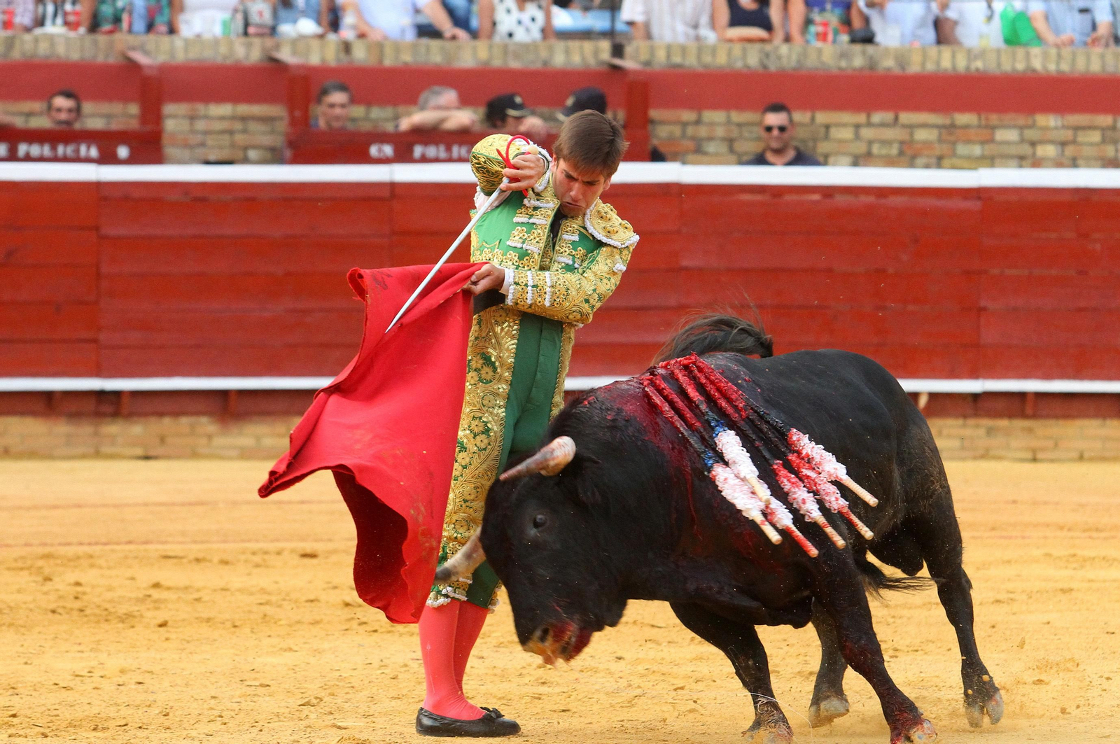 Faena de Emilio Silvera en la novillada de la Plaza de La Merced