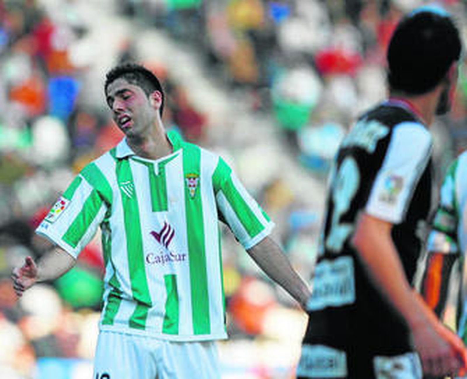 Juanjo muestra su desesperación en una acción del encuentro de ayer en El Arcángel.