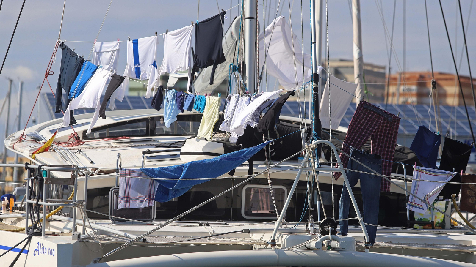 Confinados en el Puerto Deportivo de Alcaidesa Marina en La Línea