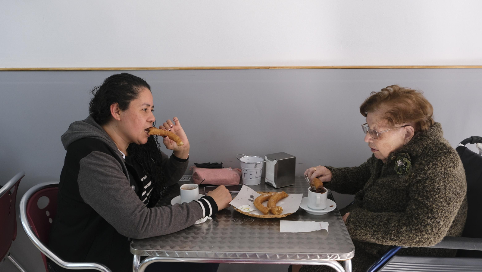Fotogalería churro-pizza. Churrería Plaza Mayor. Huércal Overa.