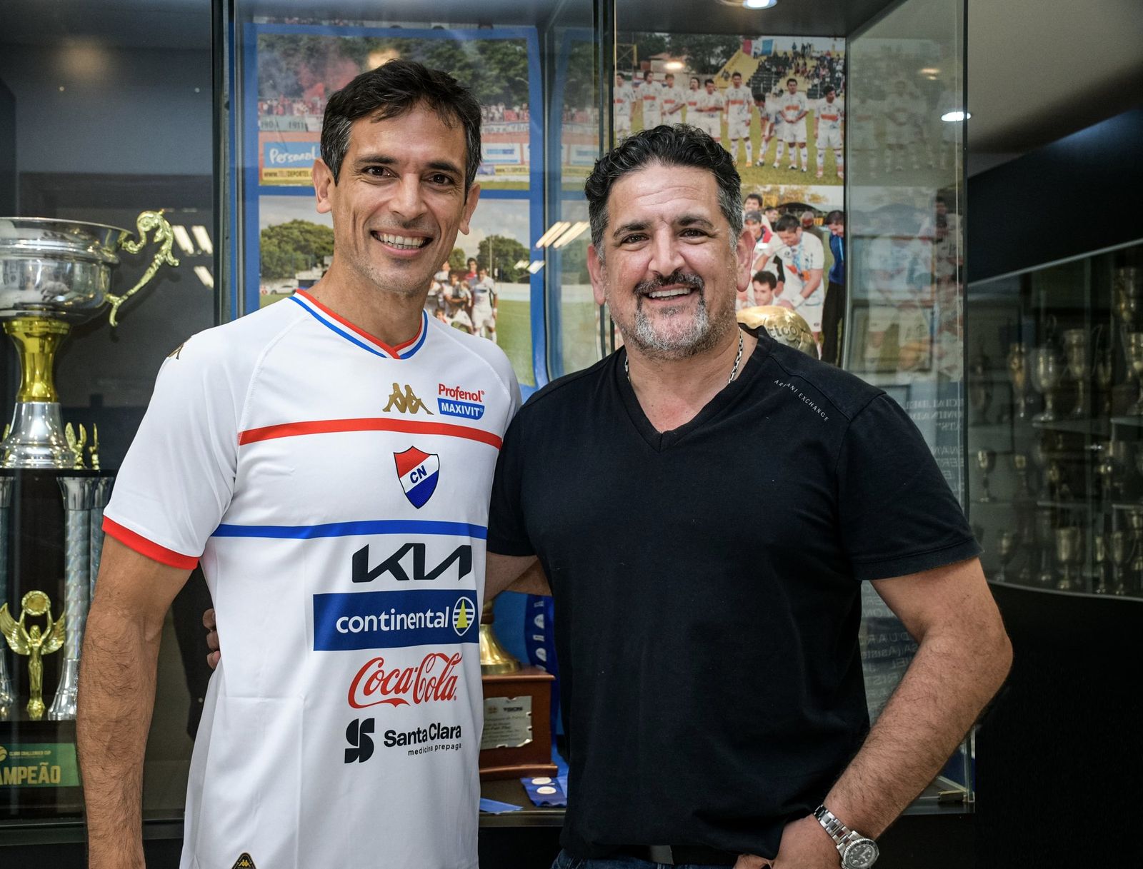 Roque Santa Cruz, en su presentación.