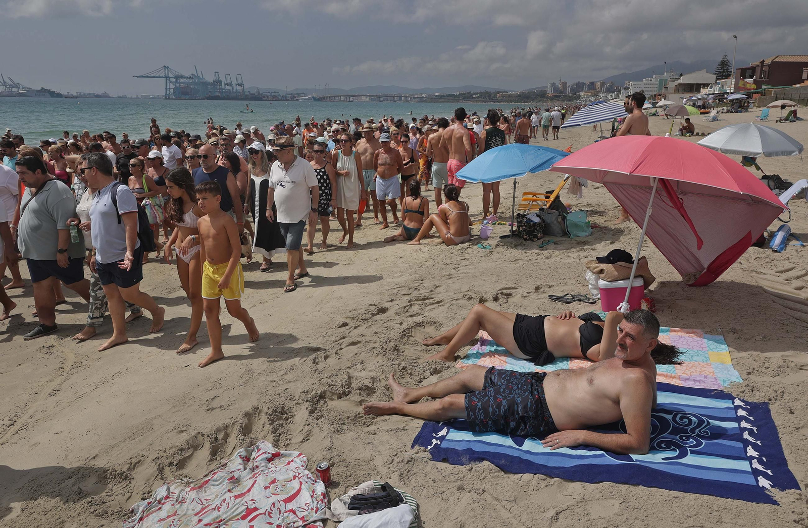Fotos de la manifestación de la plataforma Salvemos El Rinconcillo y el grupo ecologista Verdemar en Algeciras