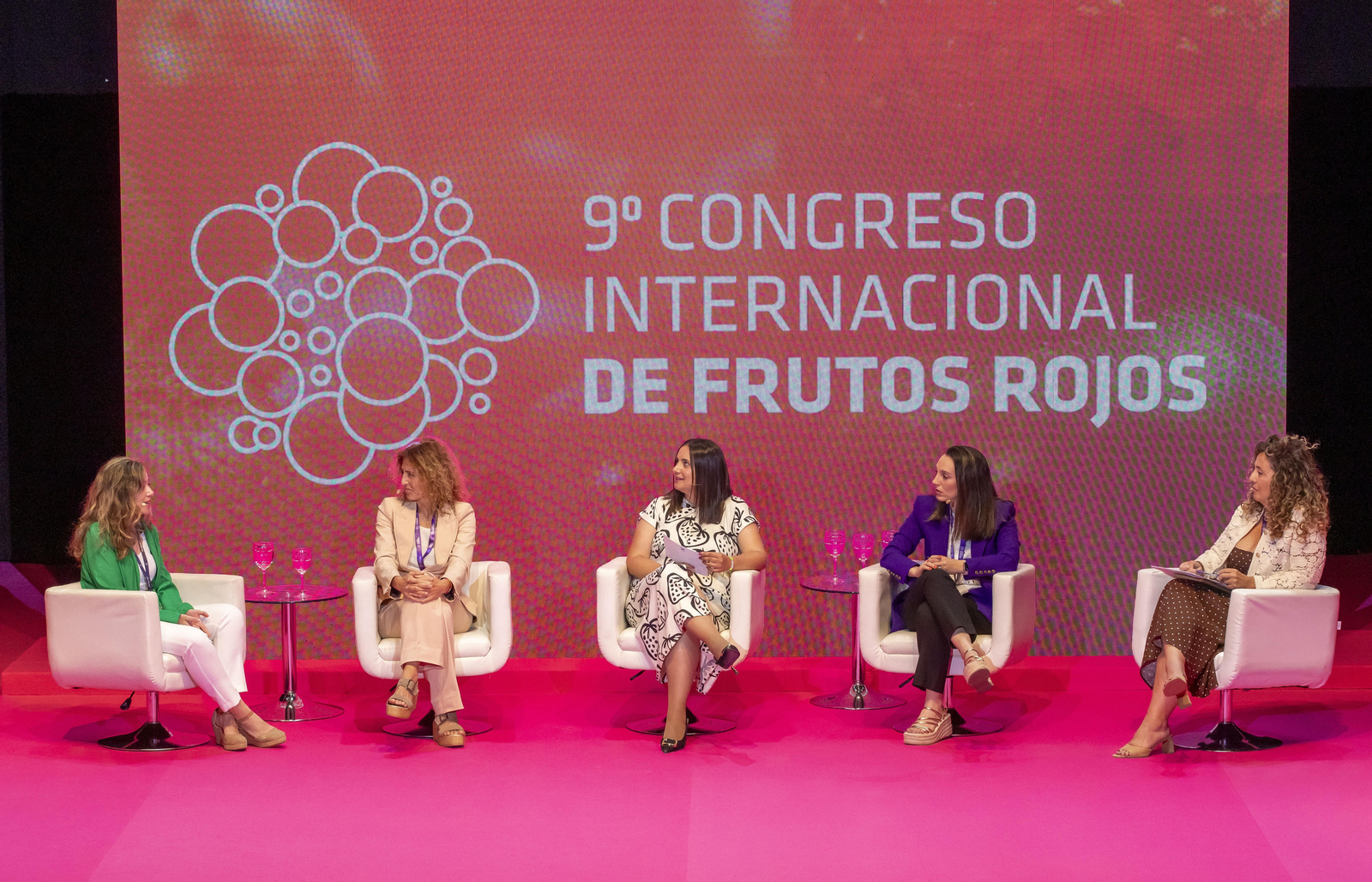 Mesa redonda 'La mujer en el sector agro, moderada por la diputada provincial de Agricultura, Patricia Millán'.