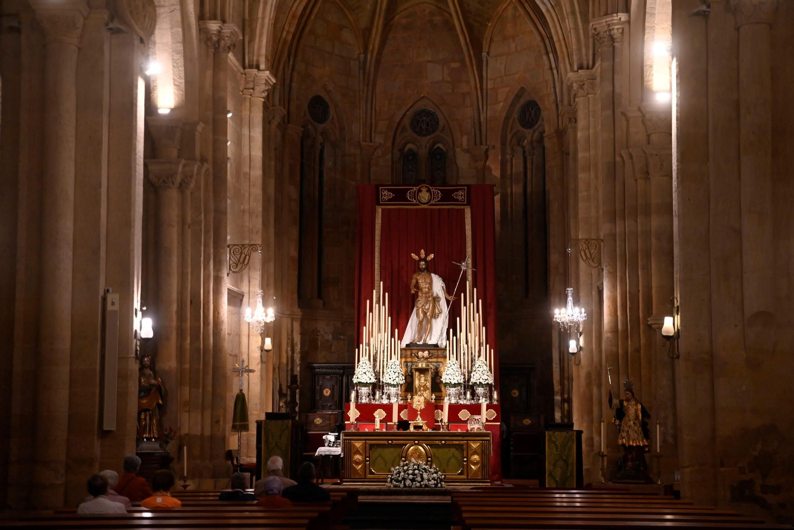 Las imágenes del Resucitado en una cita histórica en la iglesia de Santa Marina de Córdoba