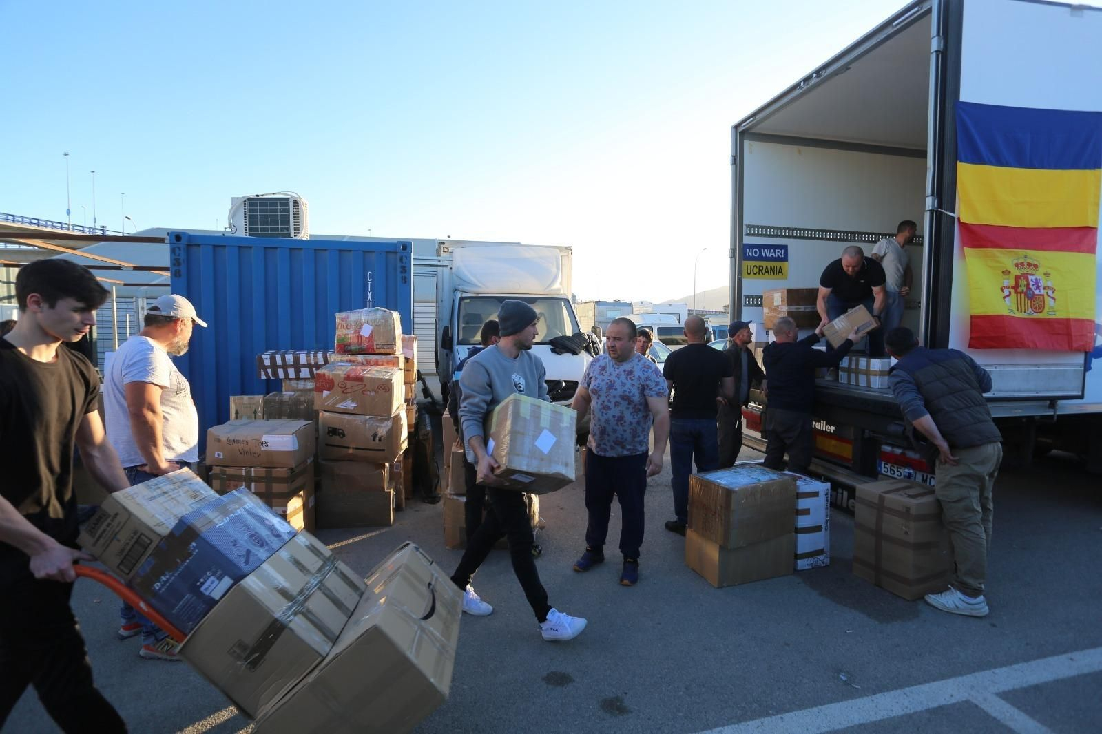 Málaga envía ayuda humanitaria a Ucrania, en fotos