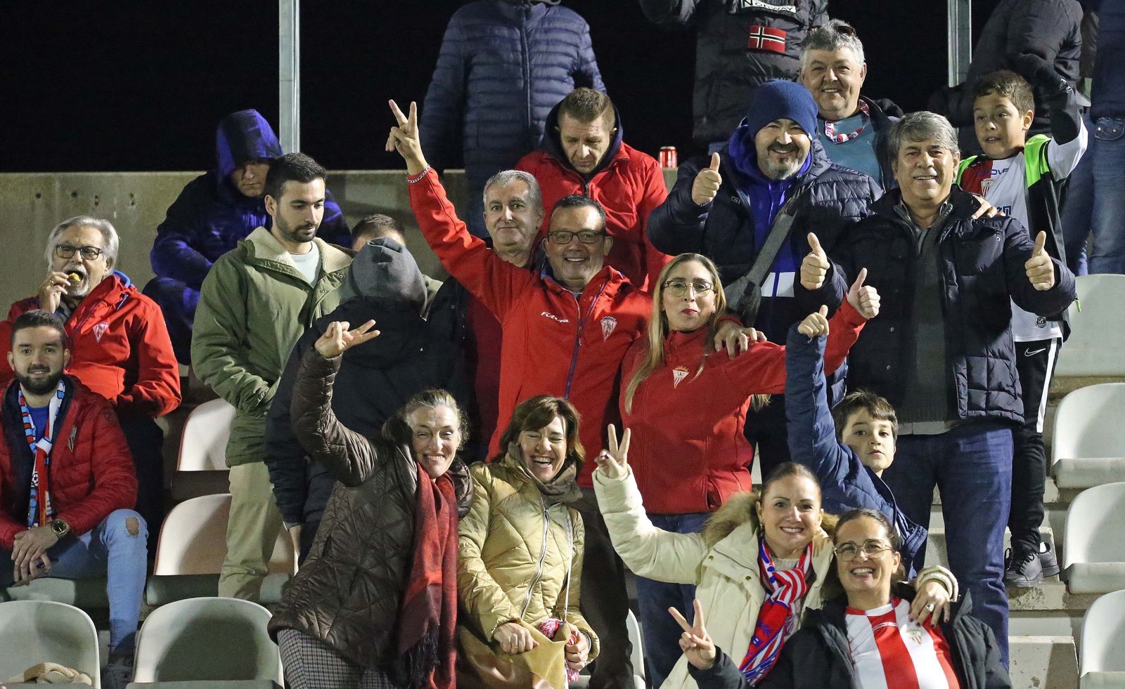 Fotos de la afición en el Nuevo Mirador