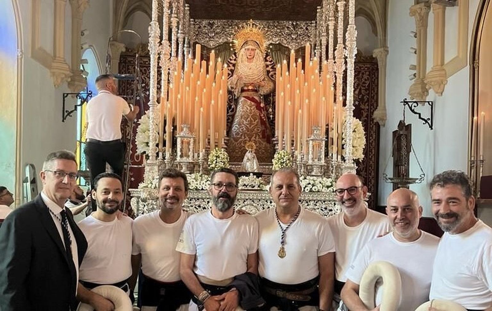 De izquierda a derecha: Alberto Aguilar, Miguel Ángel Gómez, Lucas Lorente, José Antonio Paris, Jesús Lora, Luis Prieto, Javier Valle y Antonio Bejarano.