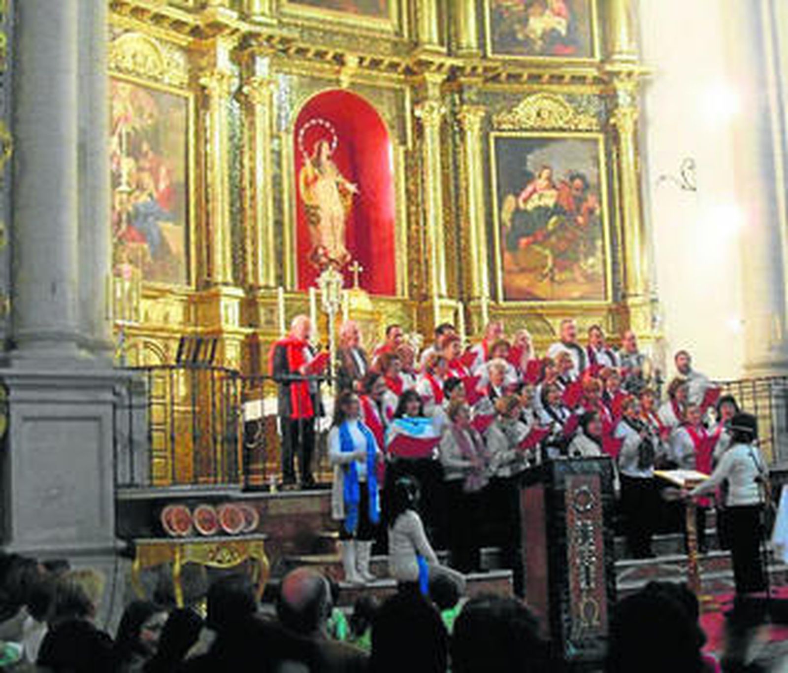 Uno de los coros que cantó en la parroquia de la Asunción.