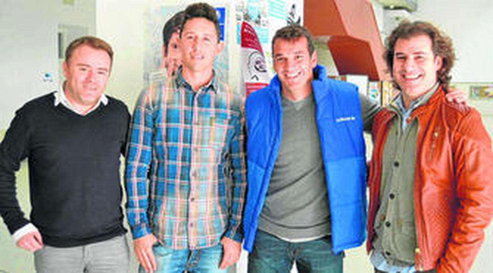 Esteban acompañó a Salva Moya y Ángel Becerra en una mesa redonda con los estaudiantes de la UAL.