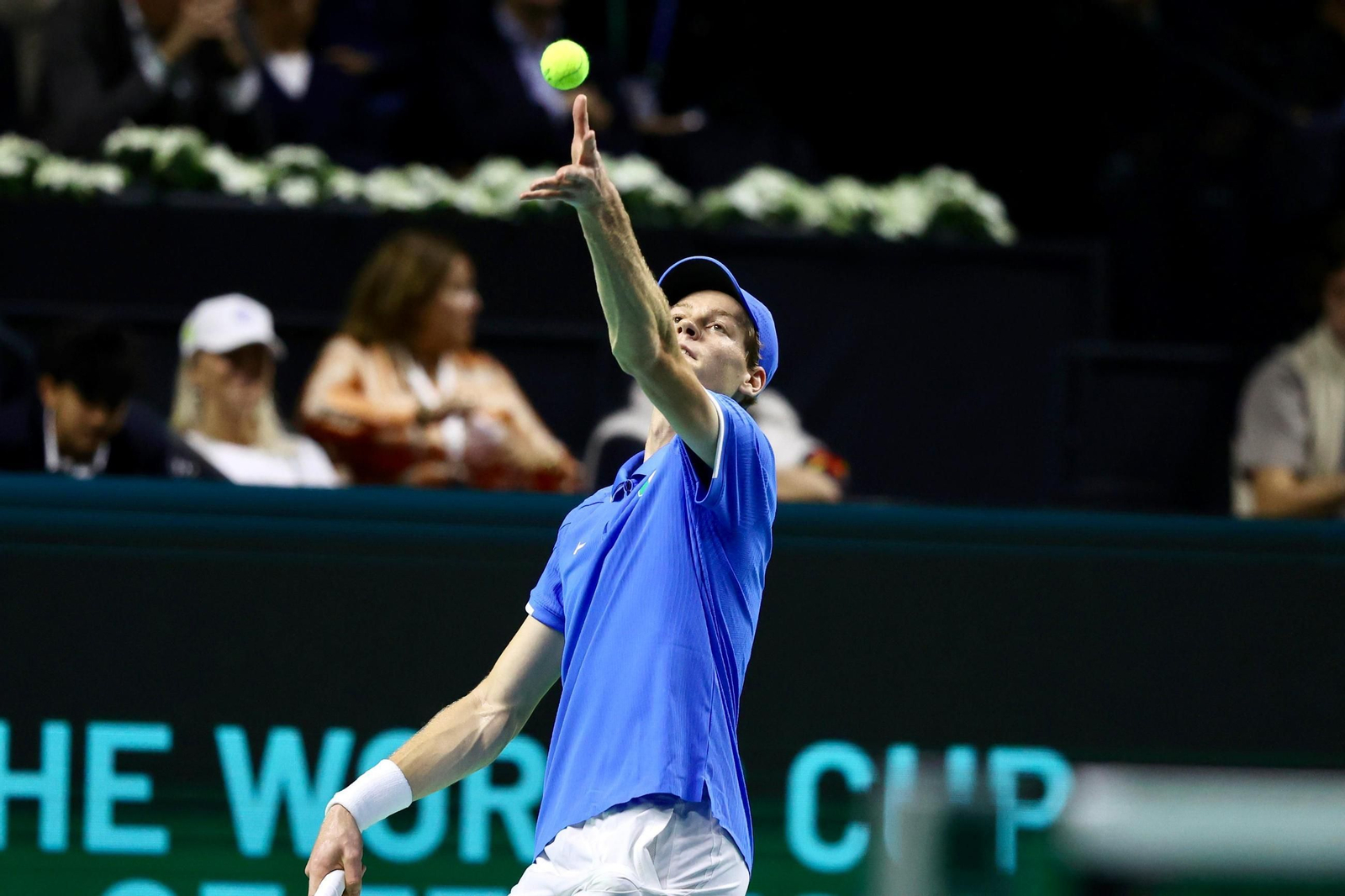 Jannik Sinner lleva a Italia a la final de la Copa Davis tras ganar a De Miñaur