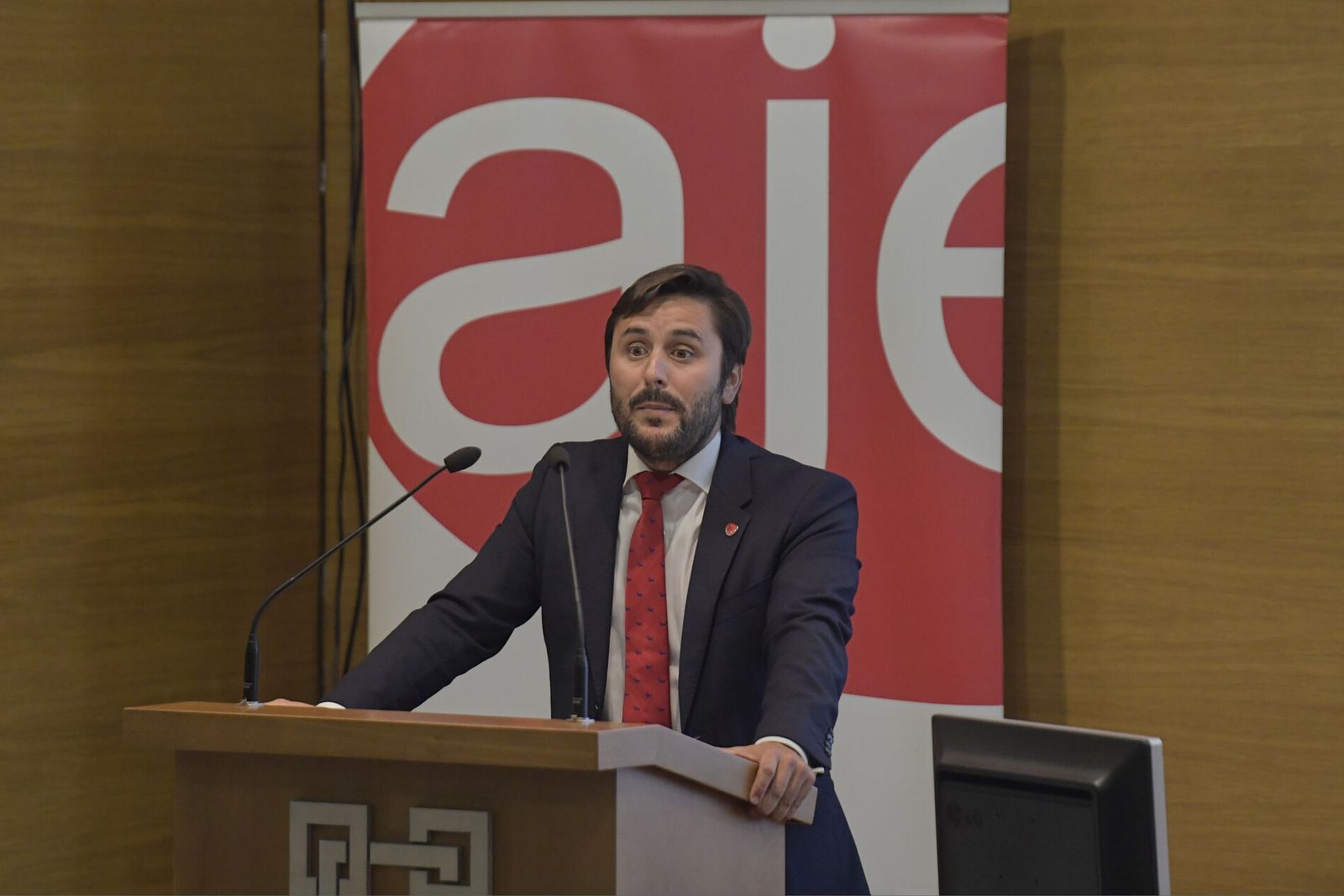 Las mejores imágenes de la elección de Félix Almagro como nuevo presidente de los jóvenes empresarios andaluces