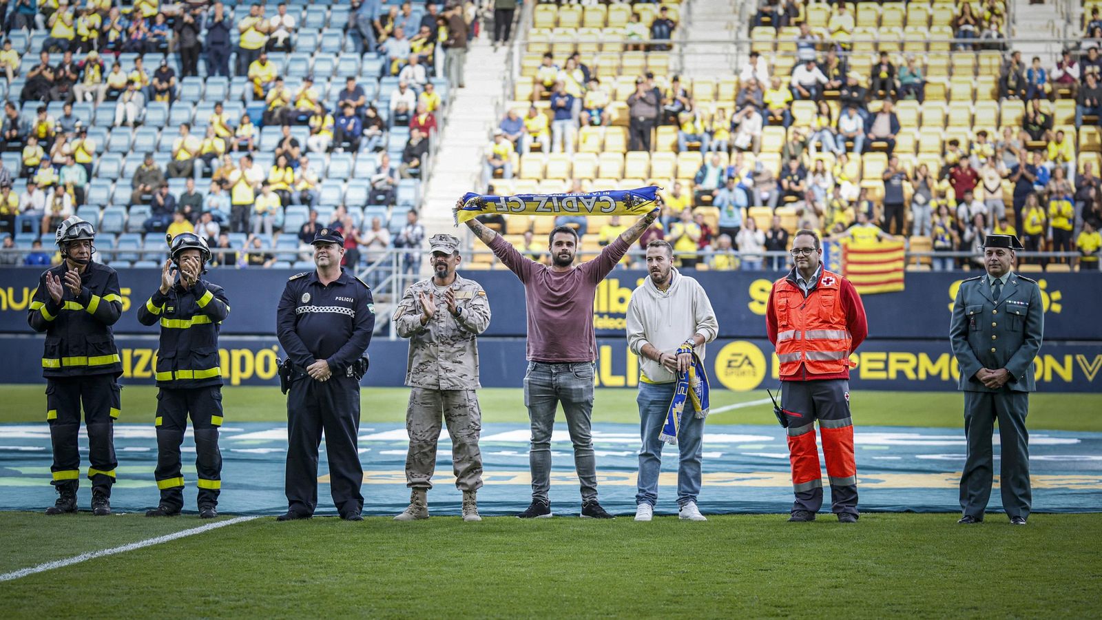 Búscate entre las imágenes del partido de fútbol entre Cádiz CF y Córdoba CF