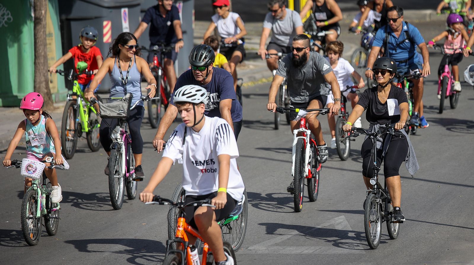 Gran ambiente en la fiesta de la bici y la amistad