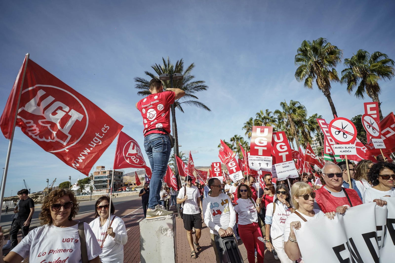 "La sanidad se defiende, gobierne quien gobierne", Almería se lanza a las calles por la sanidad pública