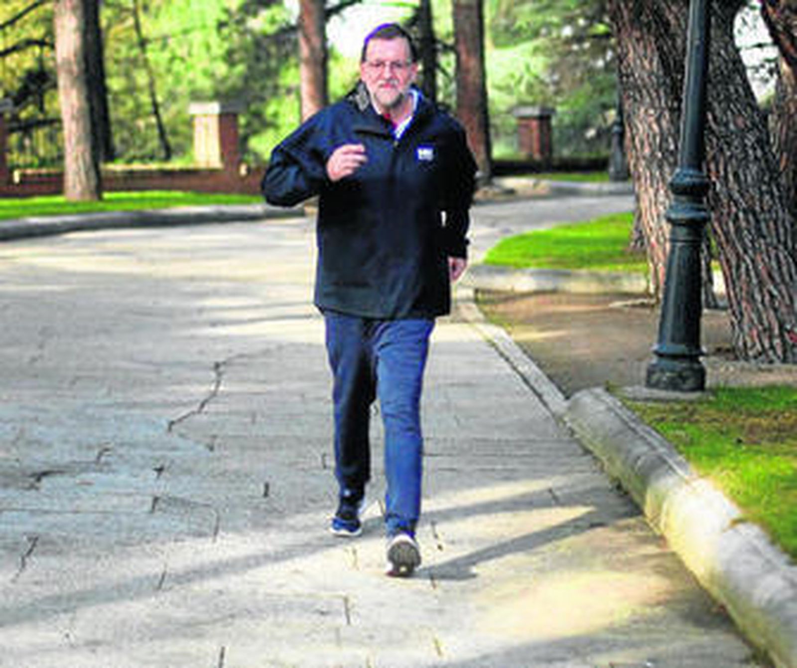 Mariano Rajoy practica 'footing' por un parque madrileño.
