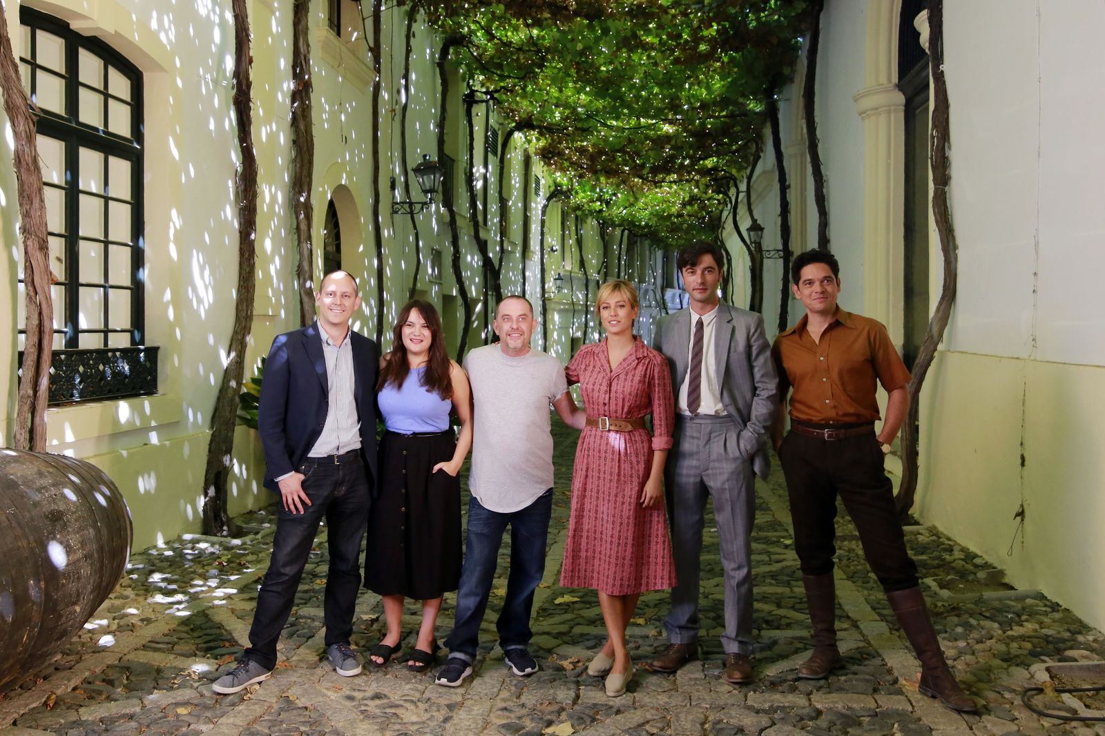 Los protagonistas de 'El verano que vivimos', en González Byass