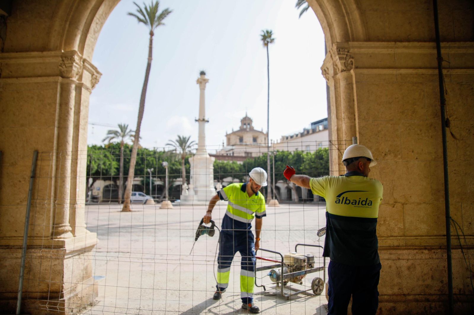 Las imágenes del inicio de las obras en la Plaza Vieja de Almería