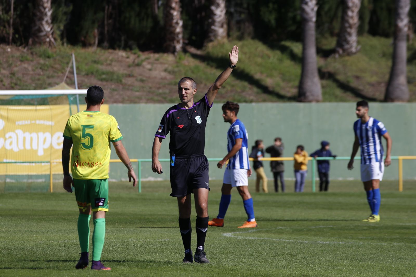 El colegiado Durán García indica una acción