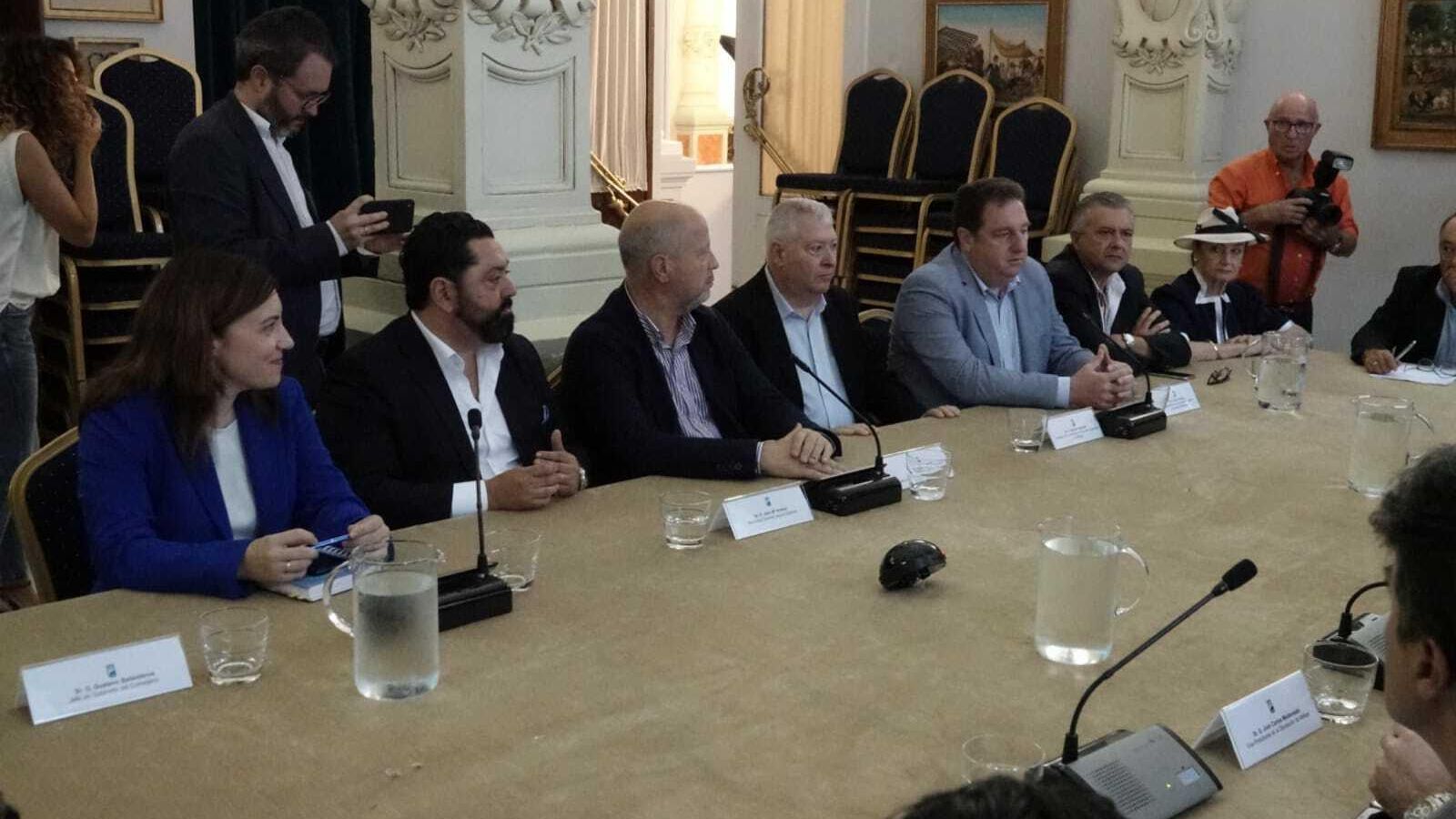 Otra instantánea de la reunión. Otra instantánea de la reunión.