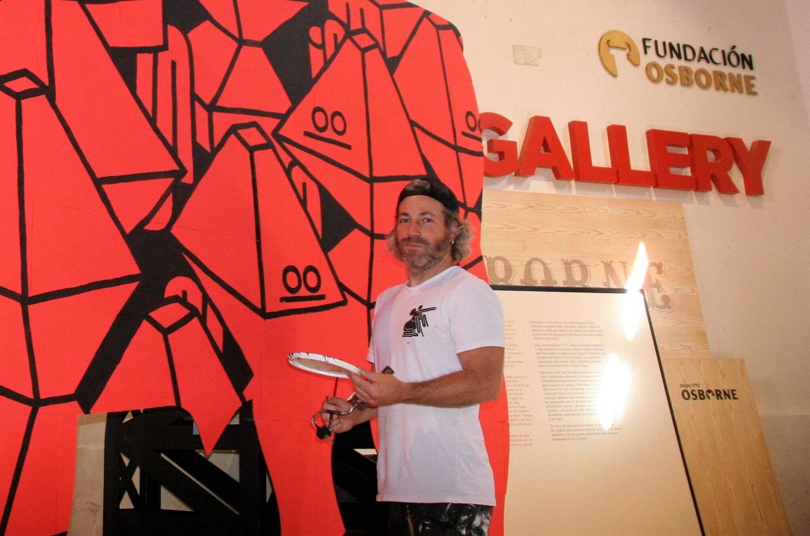 El pintor Juan García-Faes, durante su intervención en el Toro de Osborne.