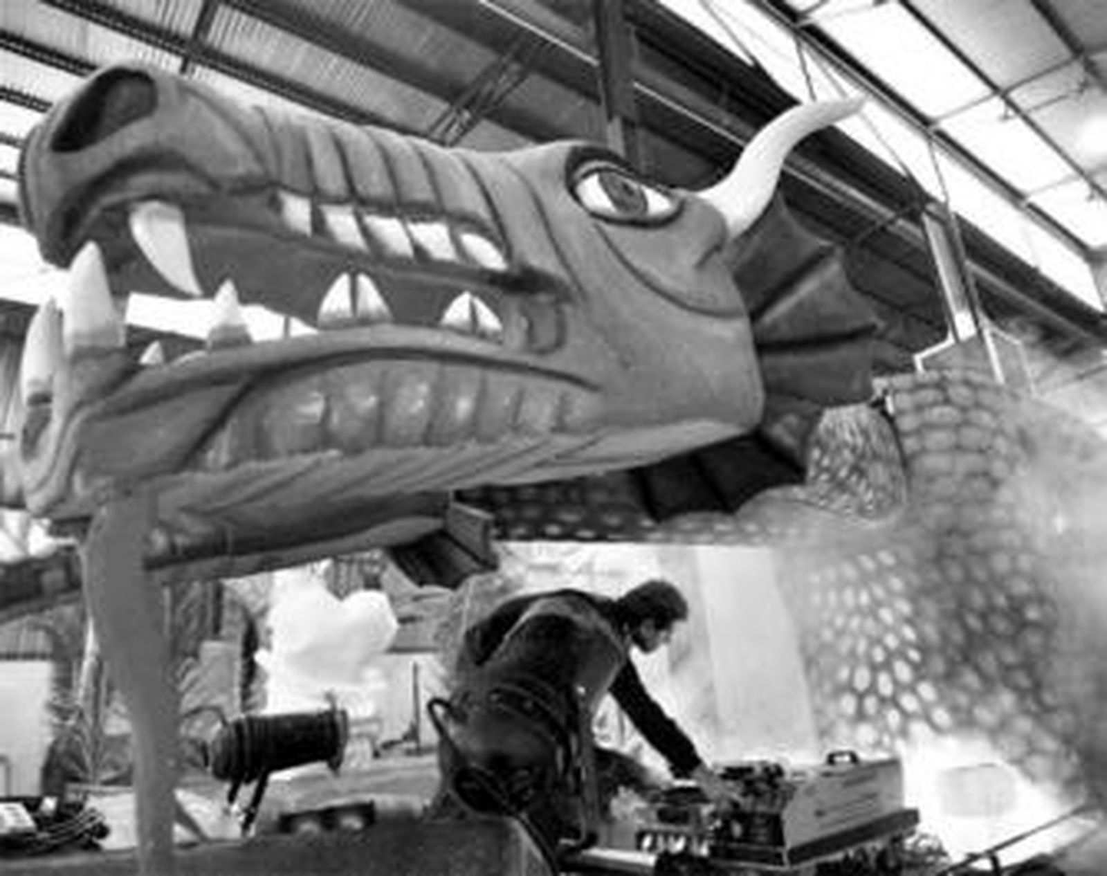 Preparativos de las carrozas que formarán parte hoy de la cabalgata.