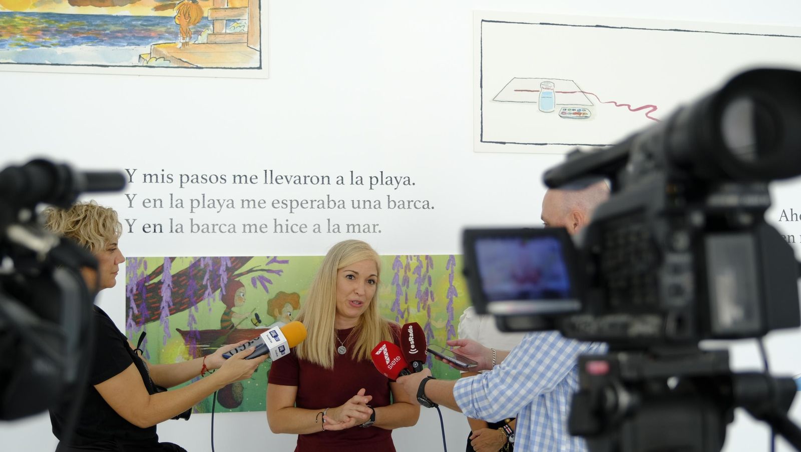 Exposición en la Universidad de Almería de los 10 años de la Editorial Libre Albedrío, en imágenes