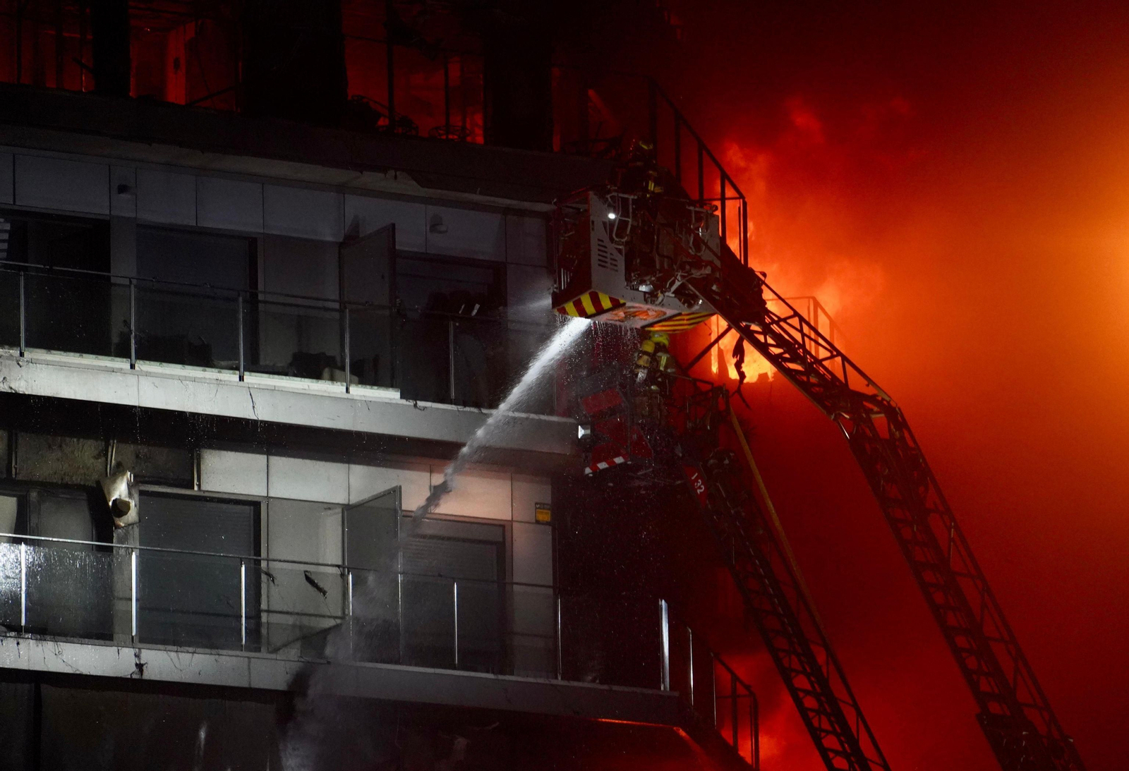 El incendio del edificio en Valencia, en imágenes El incendio del edificio en Valencia, en imágenes