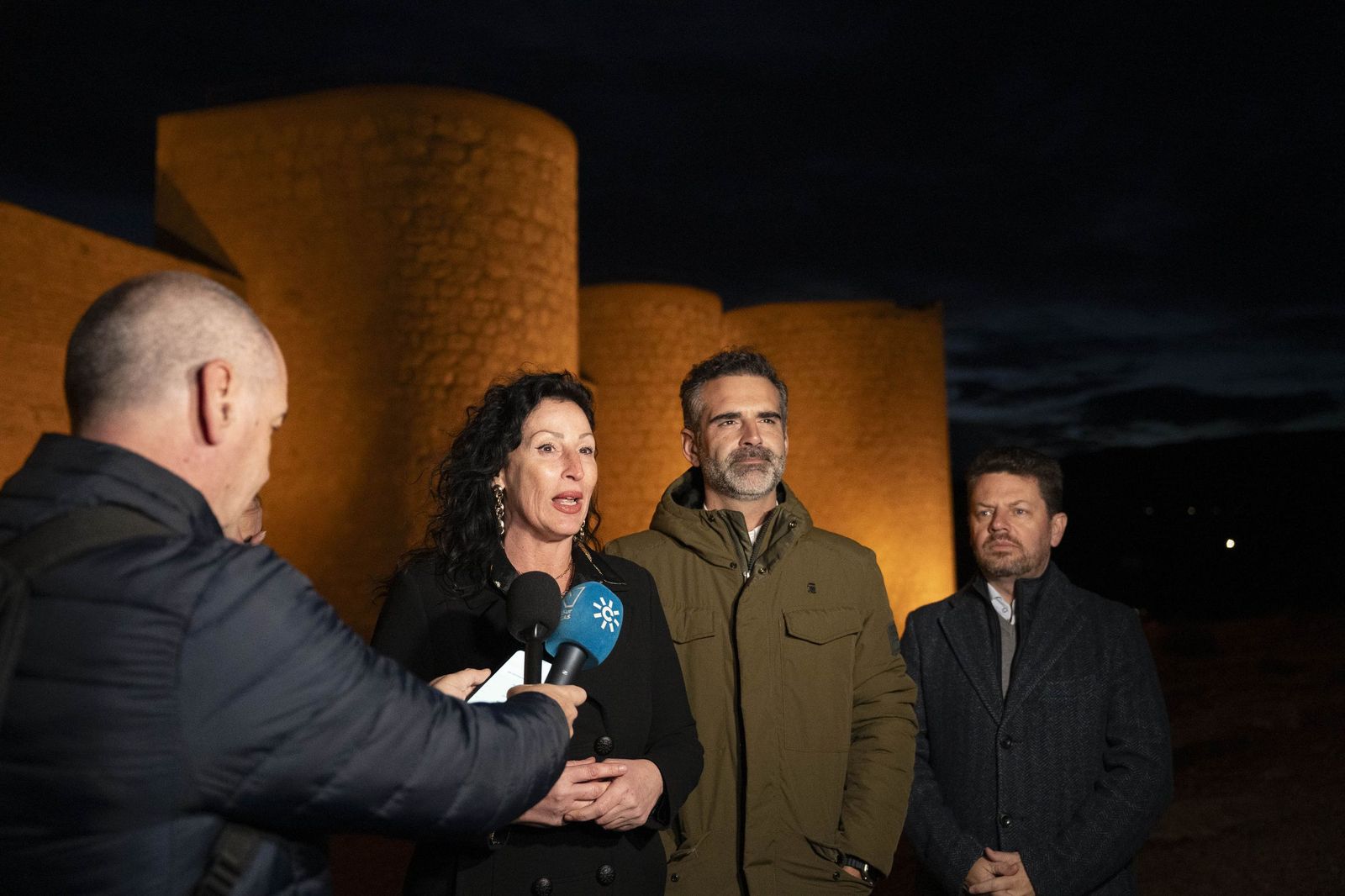 Las murallas del Cerro de San Cristóbal se encienden para iluminar Almería