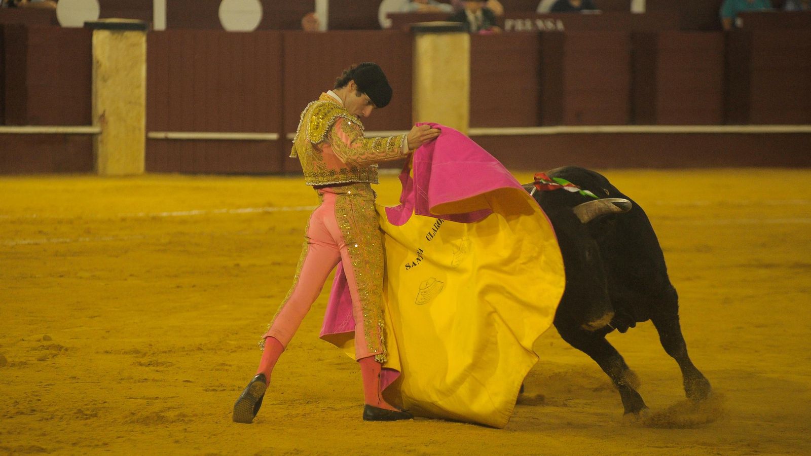 Antonio Santana torea a la verónica al sexta de la tarde