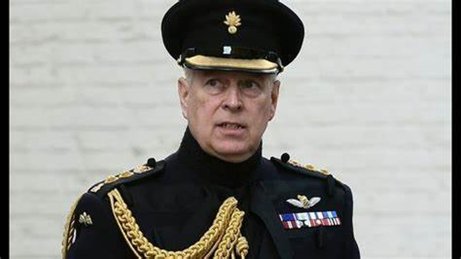 El príncipe Andrés, con uniforme militar en una imagen de archivo.