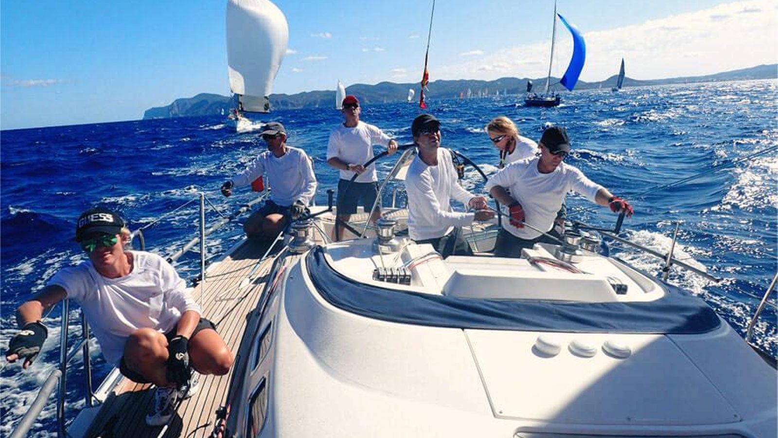 Participando en una regata.