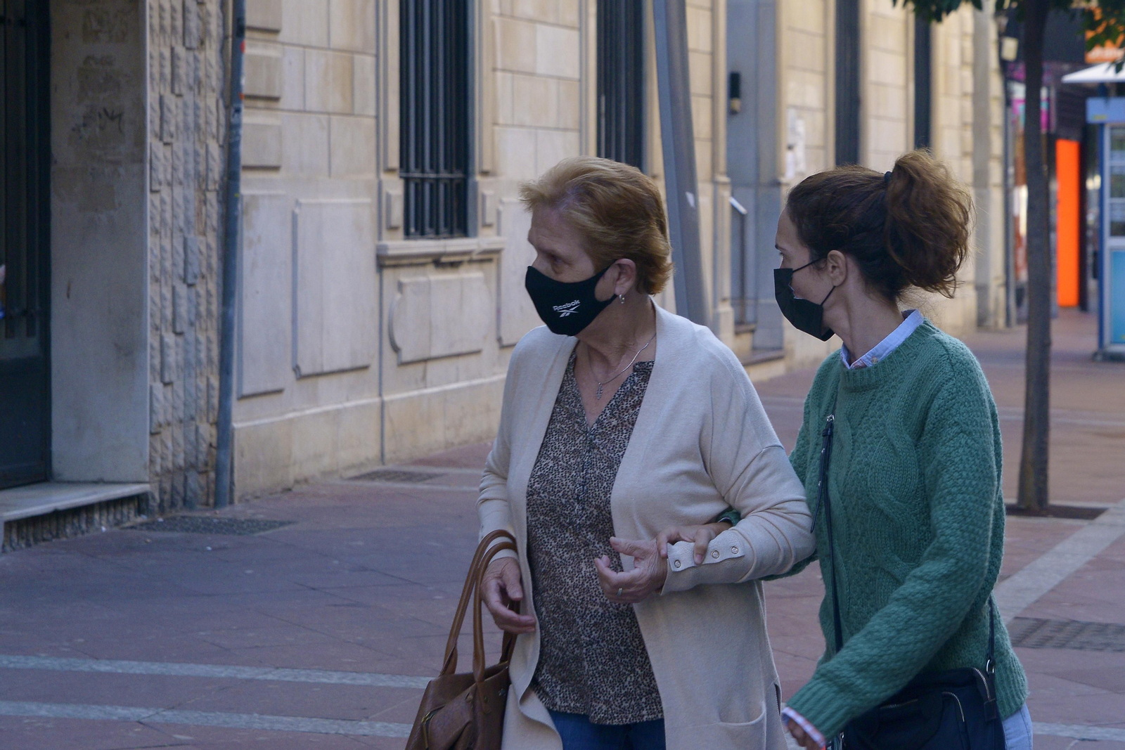 Fotos del cierre de comercios y bares en las calles por el Covid