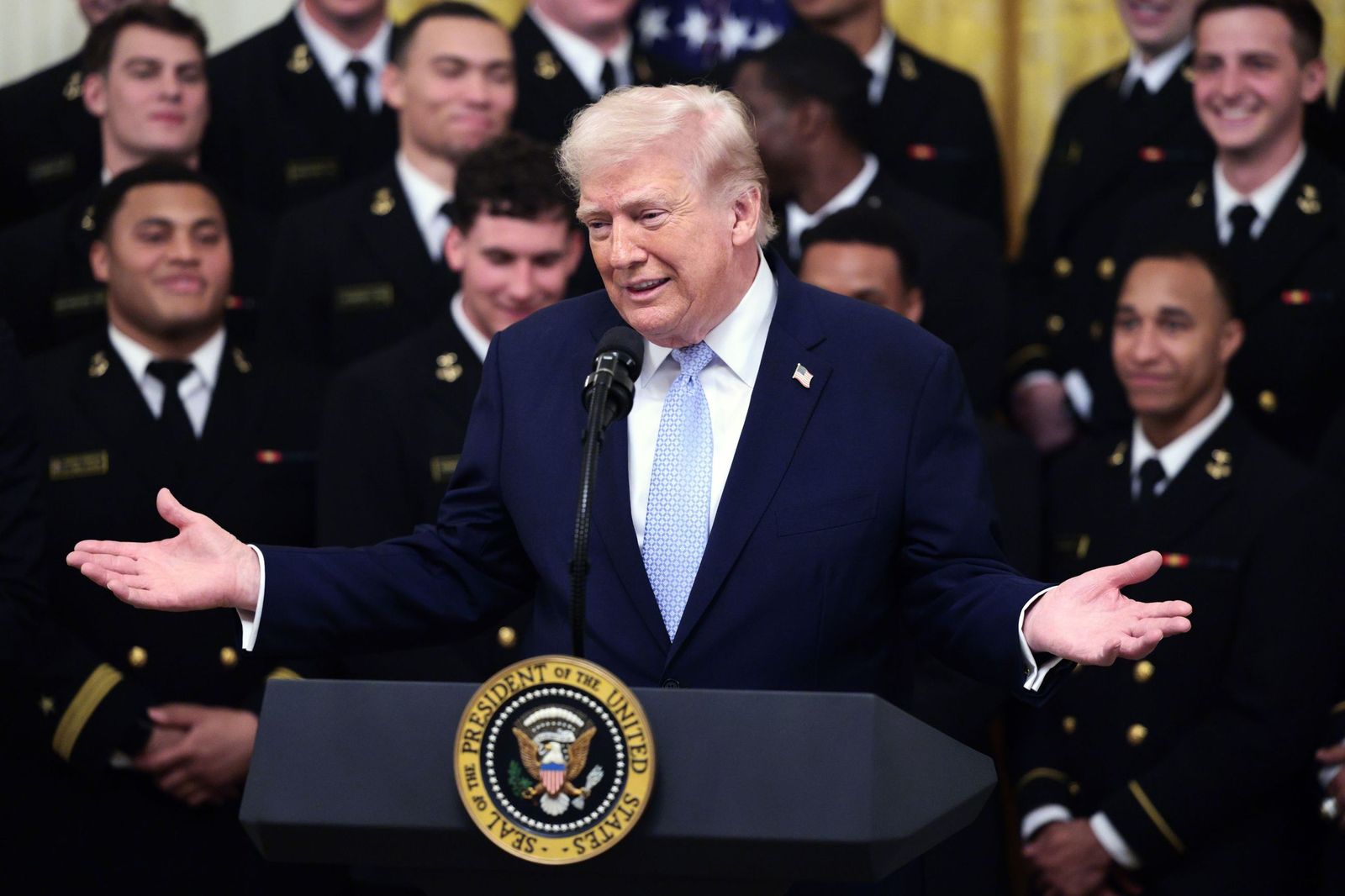 Trump Base Trump cree justificado plantearse la retirada de las bases de España ...